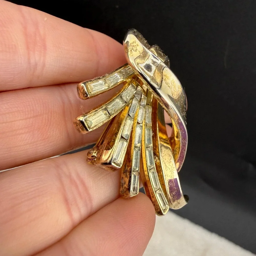 Vintage Trifari Brooch Rhinestone Philippe Comet Gold Tone READ